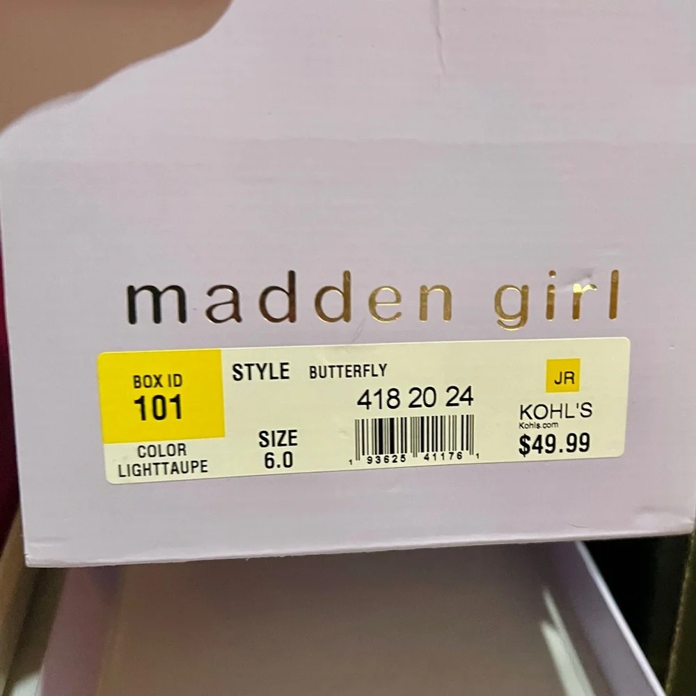 “NIB” Madden Girl Women's Butterfly Fluffy Footbed Sandals - Picture 11 of 11